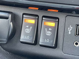 運転席、助手席共にシートヒーターが備え付けられております☆寒い冬にはとても重宝します!