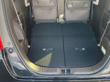 リアシ-トを使用しないときは、座席を倒せばさらに広々ラゲッジスぺ-スの出来上がりです。たくさんの荷物が積みこみ可能です!