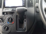 ストレート式のシフトレバーを採用しております♪シンプルなので、誰でも使いやすいですネ☆