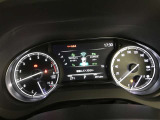 とっても見やすいメーターです。夜間時はラグジュアリーな気分にさせてくれる照明が魅力ですので、夜のドライブも楽しみになりますよ♪