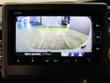 【バックカメラ】シフトを「R」の位置に入れると、自動的に画面がカメラ映像に切り替わり後方の視界をサポートする必須装備です!