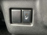 【ここがポイント!】運転席には寒い冬にはうれしいシートヒーターが装備されております。
