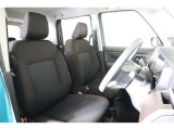 厚みがあって、座り心地のいいシート。運転席も助手席もリラックスしてゆったりと座れます。
