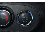 エンジンスタート&ストップをキーを取り出すことなく実現するプッシュスタート装着車!ポケットや鞄を探すストレスから開放されます。