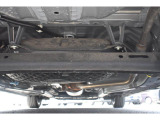 車両後方からの下回りです。マフラー防錆塗装や下回り防錆施工等も可能でございます。