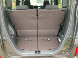 フル乗車でもしかっり荷物を収納できるラゲッジスぺ-スです。普段の買い物でもしかっり積める十分な荷室スペ-スが確保されています。