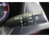 車外の明るさに応じて、自動的にライトの点灯、消灯をしてくれます。
