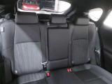後列シートも足元のスペースに余裕があり、快適にお乗りいただけます♪