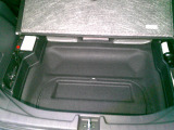トランクの蓋を開けると収納スペースが!