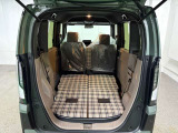 2列目シートを倒すと長さのある荷物も収納が可能です。
