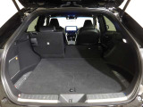 開口部の広いラゲージスペースは、ゴルフバックなどの荷物もラクラク積み込めます。