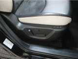 【パワーシート】電動なので、きめ細かい調整ができます!自分自身の運転姿勢に合わせた、適切なドライビングポジションが確保できます♪