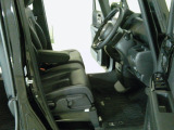 すわり心地の良い運転席・助手席です。長時間のドライブの疲れ軽減に貢献します。どうぞ快適なドライブを。