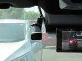 ドライブレコーダーは前後共に画像を録画、万が一の時でも安心です。