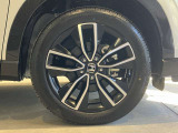 アルミホイール付!鉄ホイールと違って軽いので燃費にも影響してきます。ガソリンの高騰に少しは貢献します!デザインもさり気なく、スタイリッシュな感じとなっています。