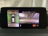 狭い場所での駐車やすれ違いなどでより的確な運転操作に役立つ360&deg;ビューモニターが装備されています。