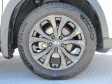 スバル純正18インチアルミホイール。タイヤサイズは225/55R18