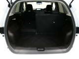 リヤシートは6:4分割シートに分かれており荷物に合わせてシートアレンジ出来るので便利です。