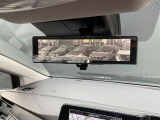 インテイリジェントスマートルームミラーを装備しておりますので、後席の荷物・後席者を気にすることなく、後続車等の確認をすることができます。