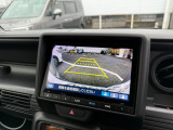 バックでの駐車が苦手な方や運転にあまり自信のない方でも後方の視界をしっかりサポート。安心して車庫入れが出来るバックカメラを装備しています!