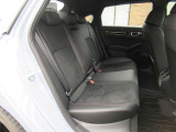 後部座席も乗り降りしやすく、快適に座っていただけます!