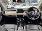 フィアット500ファミリーのデザインを踏襲したインパネデザイン。