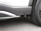 車両の下側に擦り傷があります