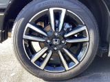 純正アルミホイールです。足元が引き立つので、車全体のイメージがアップしますよ