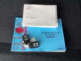 メンテナンスノート【整備記録簿】、取説も揃っています。スマートキーはバッグなどにしまったままボタン操作でエンジンの始動・停止ができて大変便利です。