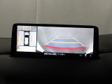 狭い場所での駐車やすれ違いなどでより的確な運転操作に役立つ360&deg;ビューモニターが装備されています。