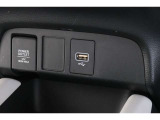 スマートフォンなどの音楽再生が可能なUSB接続ジャック装備車両です♪♪♪