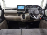 ◆視界広々で非常に運転しやすくロングドライブでも疲れを感じさせないすっきりとまとまったインパネ周りです。