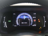 とっても見やすいメーターです。夜間時はラグジュアリーな気分にさせてくれる照明が魅力ですので、夜のドライブも楽しみになりますよ♪