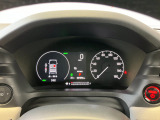 ホンダセンシング装着車となっております。衝突軽減ブレーキ、誤発進抑制機能、歩行者事故低減ステアリング、路外逸脱抑制機能、アダプティブクルーズコントロール、車線維持支援システム他、安全運転を幅広く支援。