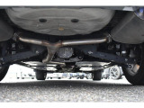 車両後方からの下回りです。マフラー防錆塗装や下回り防錆施工等も可能でございます。
