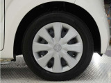 ◆純正ホイール装着車◆シンプルなデザインのホイールキャップ付きです。