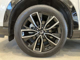 アルミホイール付!鉄ホイールと違って軽いので燃費にも影響してきます。ガソリンの高騰に少しは貢献します!デザインもさり気なく、スタイリッシュな感じとなっています。