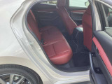 後部座席もスペース広々です。ロングドライブも快適にお楽しみいただけます!室内気になるにおいもありません♪