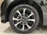 アルミホイール付!鉄ホイールと違って軽いので燃費にも影響してきます。ガソリンの高騰に少しは貢献します!デザインもさり気なく、スタイリッシュな感じとなっています。