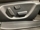 パワーシートを装備!体格や好みに応じたポジションをスムーズに調整できます。