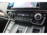 オートエアコン装備!運転席側と助手席側で温度が変えられるSYNC機能装備!さらに前席シートヒーターも!