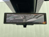 【インテリジェントルームミラー】はリアカメラが車両後方を映し出すので、いつでもクリアな後方視界を確保!夜間や悪天候の運転でも安心です♪