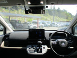 インパネ周りのお写真です。視界が広く、運転もしやすくなっております。