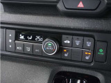 ◆オートエアコン装備◆ お好みの温度を設定をするだけで、後は、自動で風量を調節してくれます!快適にドライブが楽しめます。