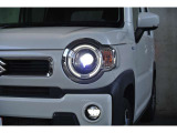 LEDヘッドランプ、LEDポジションランプが装備されております。