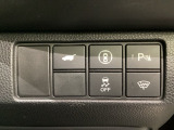 ハンドルの右側にHondaセンシング用のメインスイッチとパワーテールゲートスイッチがついています。パワーテールゲートスイッチは車内からでもテールゲートの開け閉めを電動でできます。
