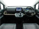 ◆視界広々で非常に運転しやすくロングドライブでも疲れを感じさせないすっきりとまとまったインパネ周りです。