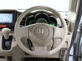 【運転席まわり】Honda独自の設計思想に基づき、自然に手を伸ばした先に操作したいものがあるようレイアウトを追求 !
