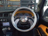 エアロビートステアリング装備されております!予備で純正ステアリングもあります!