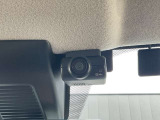【ドライブレコーダー/車室内】車室内カメラによる車内および車側面の撮影記録が駐車時の安心を高めるとともに、走行中の幅寄せ対策や後方撮影(リヤガラス越し)にも対応しています。